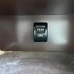 Modern With Free Parking דירה
