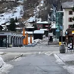Modern With Free Parking *