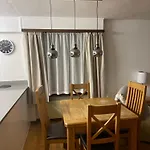 Modern With Free Parking * テッシュ