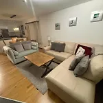 Modern With Free Parking *