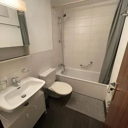 Modern With Free Parking 公寓