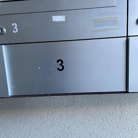 Modern With Free Parking Apartment Tasch