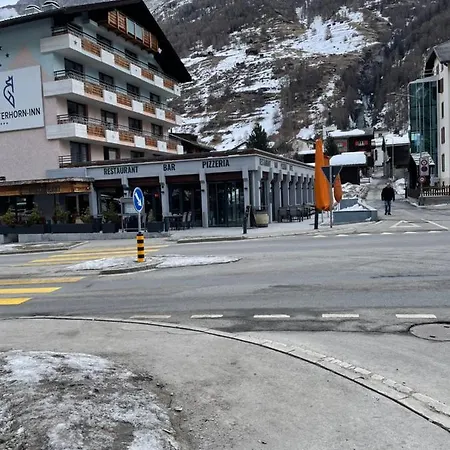 Modern With Free Parking Apartment Tasch