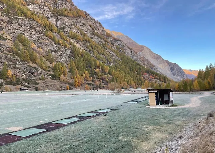 Modern With Free Parking Daire Täsch