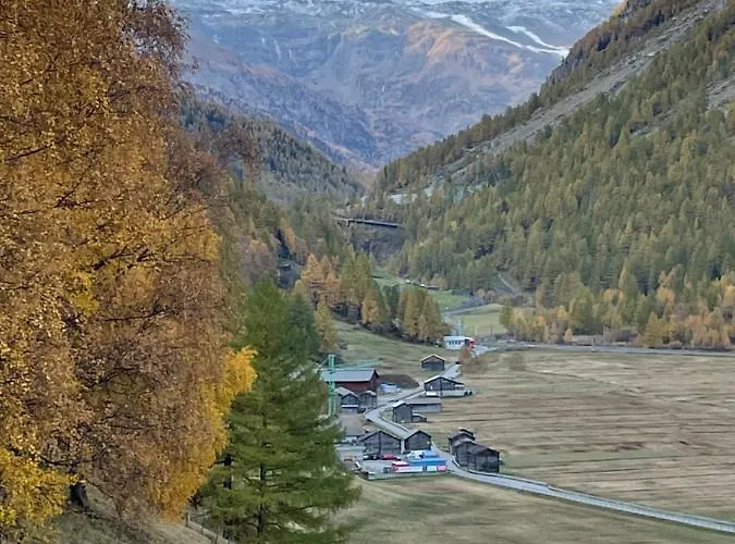 Modern With Free Parking Daire Täsch