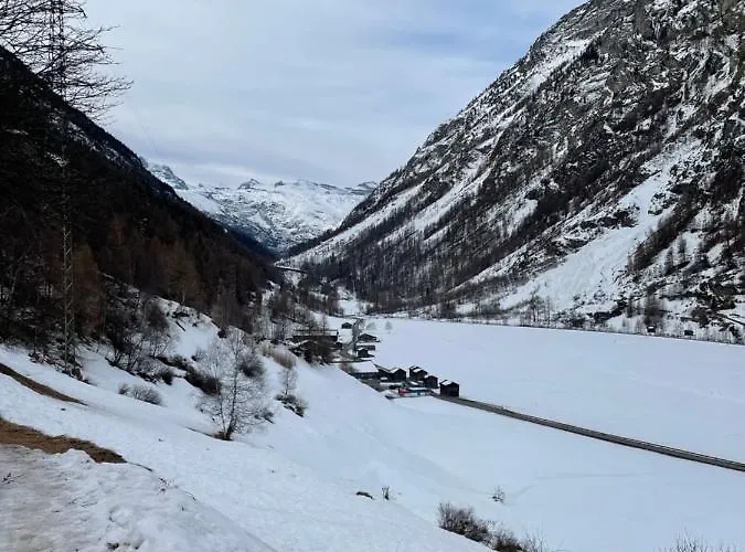 Modern With Free Parking Daire Täsch