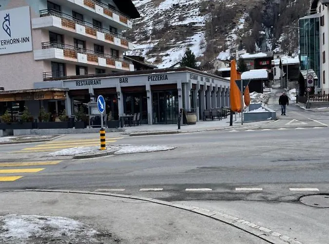 Modern With Free Parking Daire Täsch