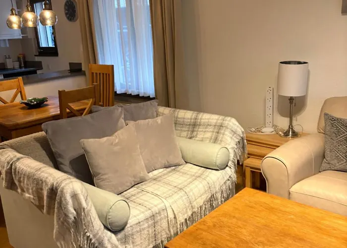 Modern With Free Parking Daire Täsch