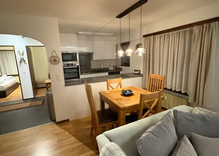 Modern With Free Parking Daire Täsch