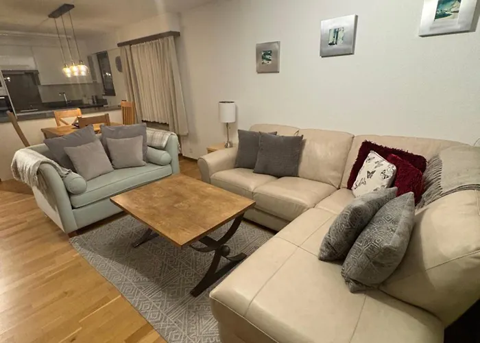 Modern With Free Parking *