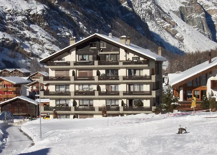 Modern With Free Parking *