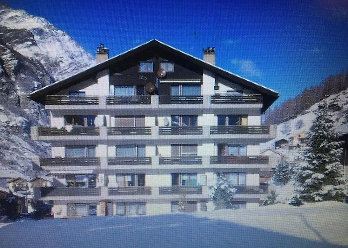 Modern With Free Parking *