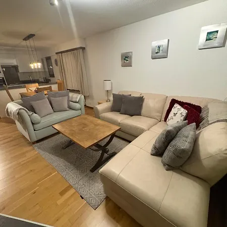 Modern With Free Parking *
