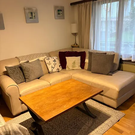 Modern With Free Parking דירה *