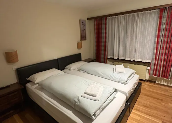 Апартаменты Modern With Free Parking *